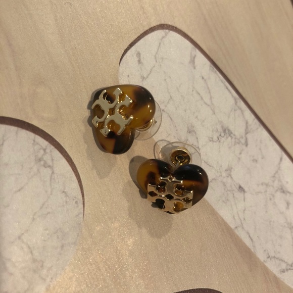 πSALEπ NEW Tory Burch Heart Tilsim Earring - Picture 6 of 11